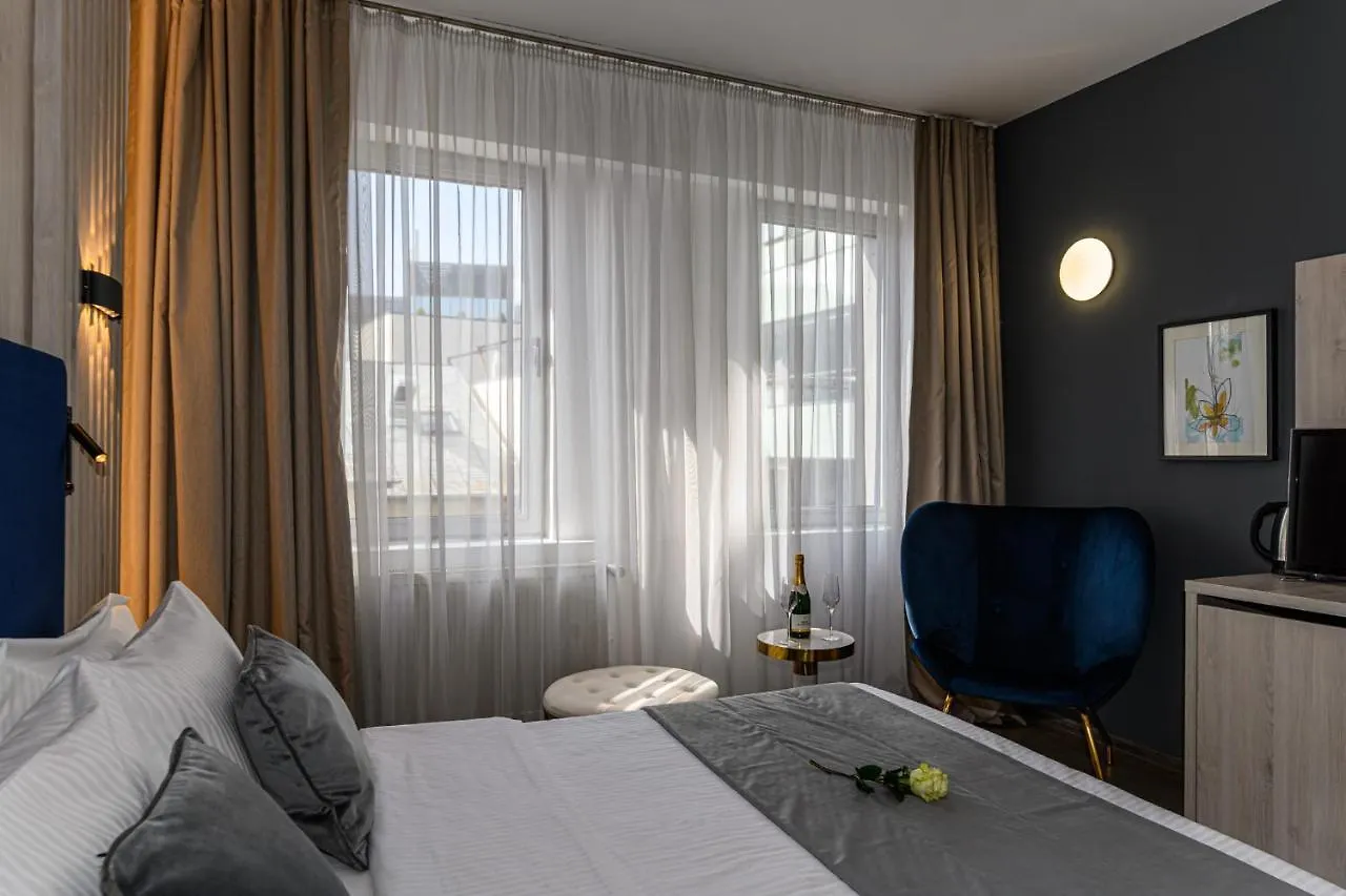 Unique Boutique Hotel Bucharest 4*,
